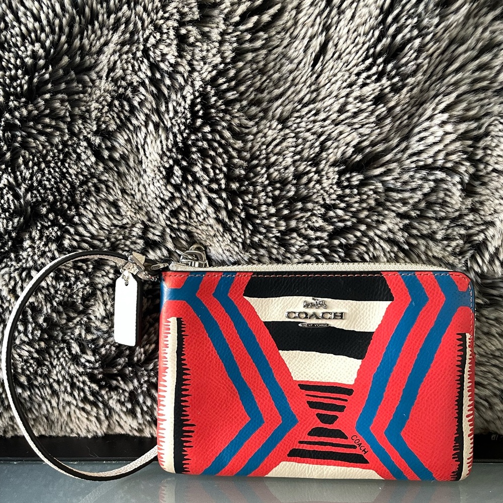 Coach zip wristlet - geometric/tribal design